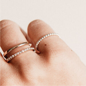 Elegante ring met tientallen diamanten, maximale sparkle.